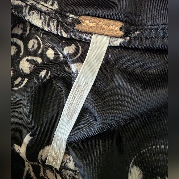 Free People Tommie Black And White Floral Knit Top Size Small - Picture 4 of 7